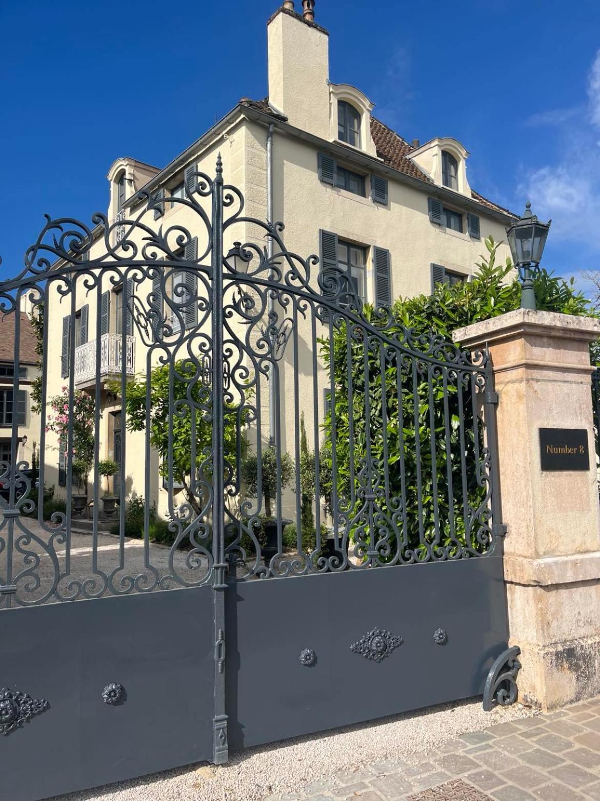 Number 8 Bed and Breakfast Meursault Eksteriør billede
